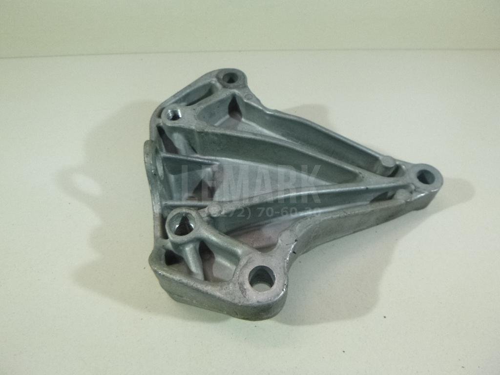 Кронштейн КПП левый