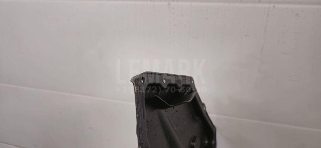 Крышка двигателя передняя