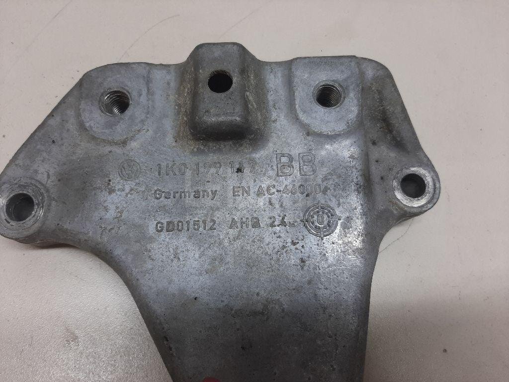 Кронштейн КПП левый