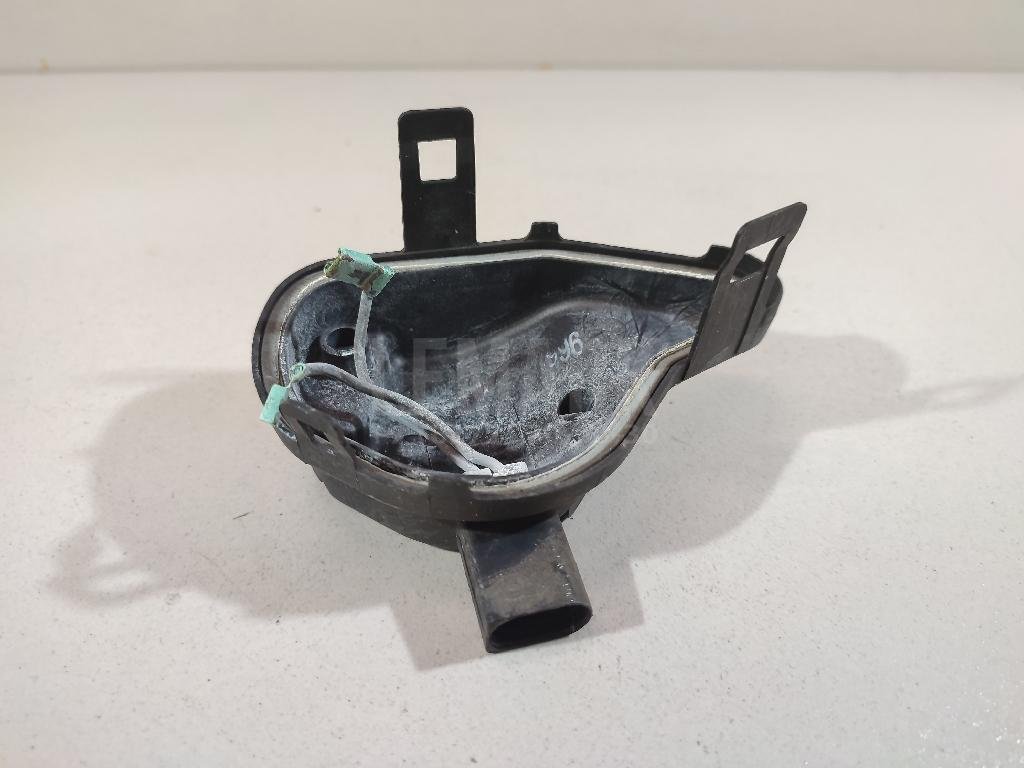 Крышка фары противотуманной правой