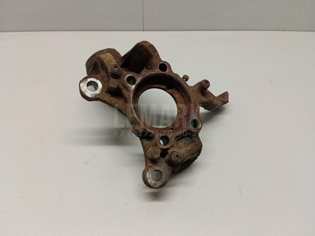 Кулак поворотный передний левый