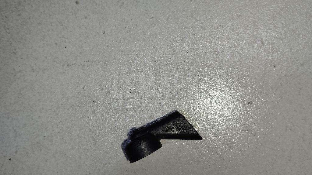 Форсунка омывателя зад стекла