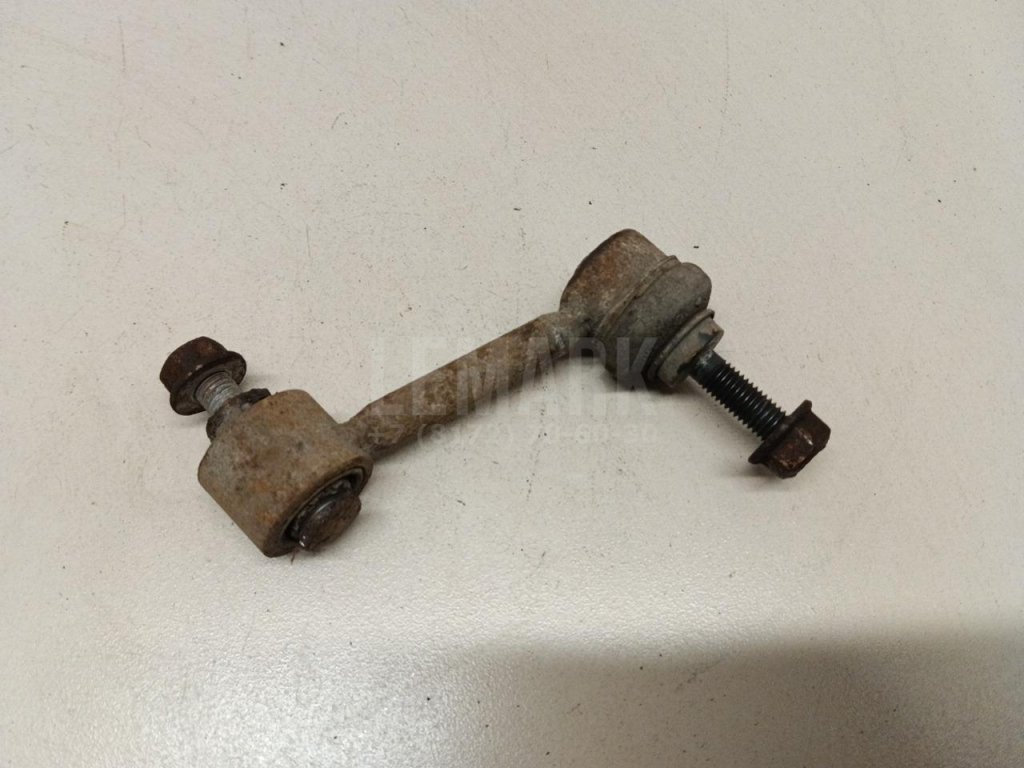 Стойка заднего стабилизатора