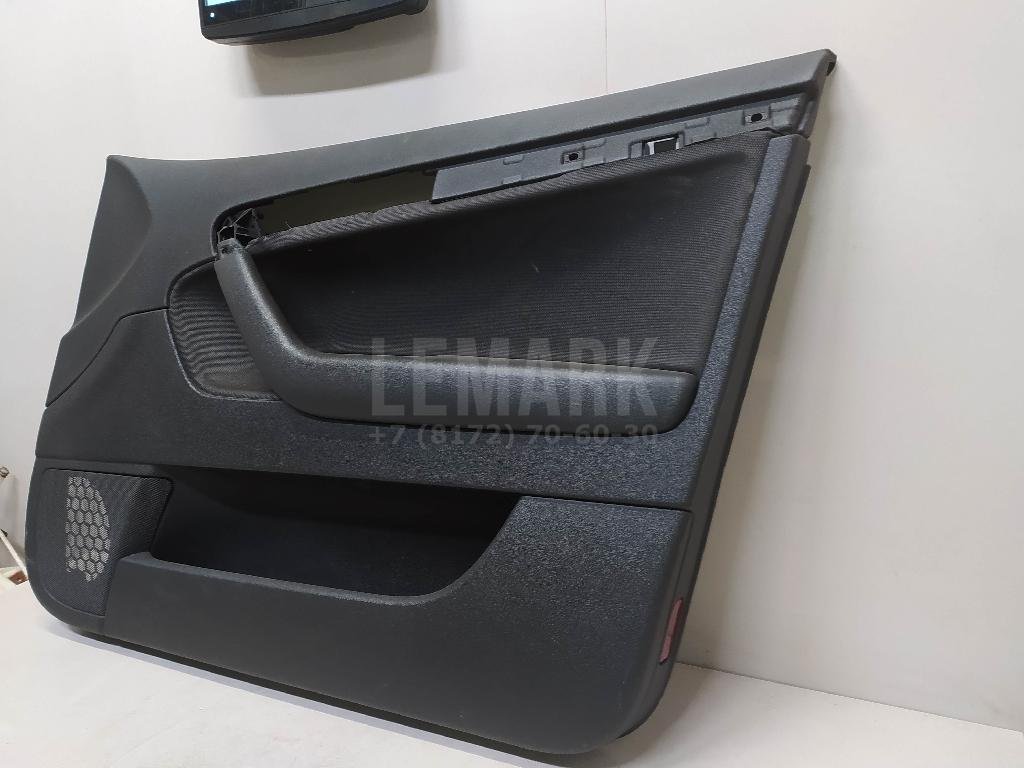 Обшивка двери передней правой