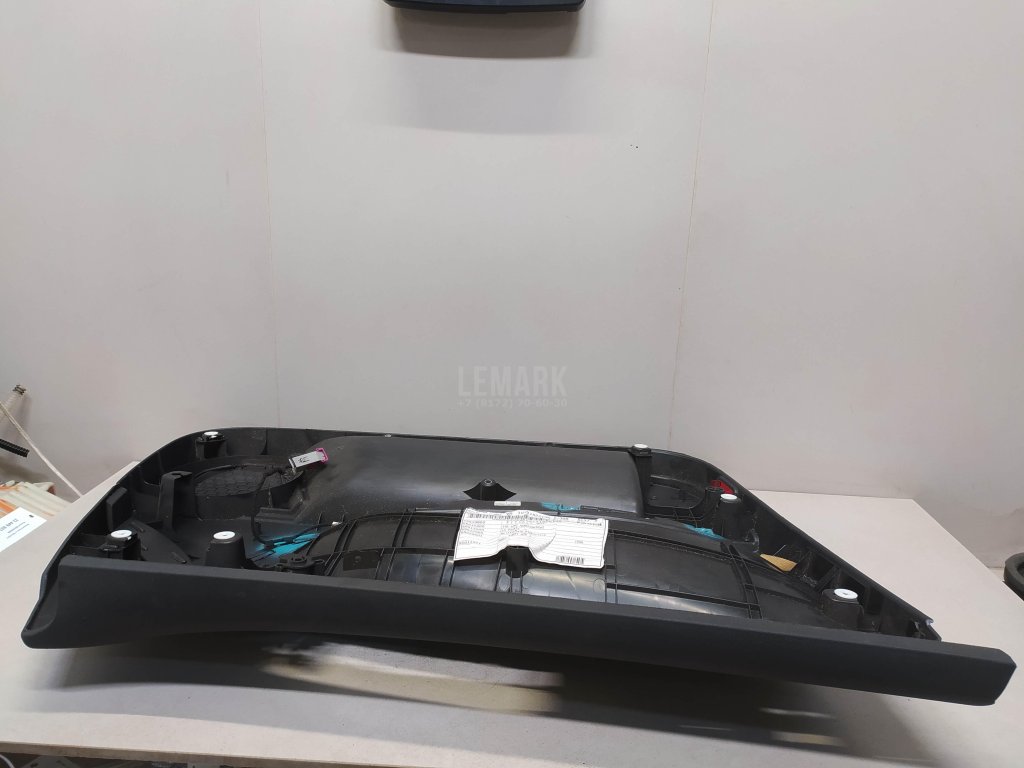 Обшивка двери передней правой