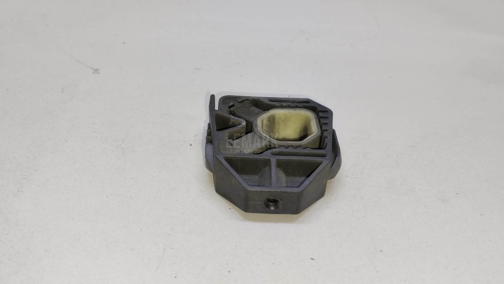 Кронштейн радиатора для  Audi A3 [8PA] Sportback 2004-2013