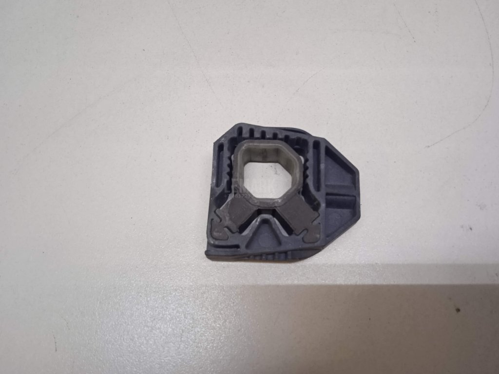 Кронштейн радиатора