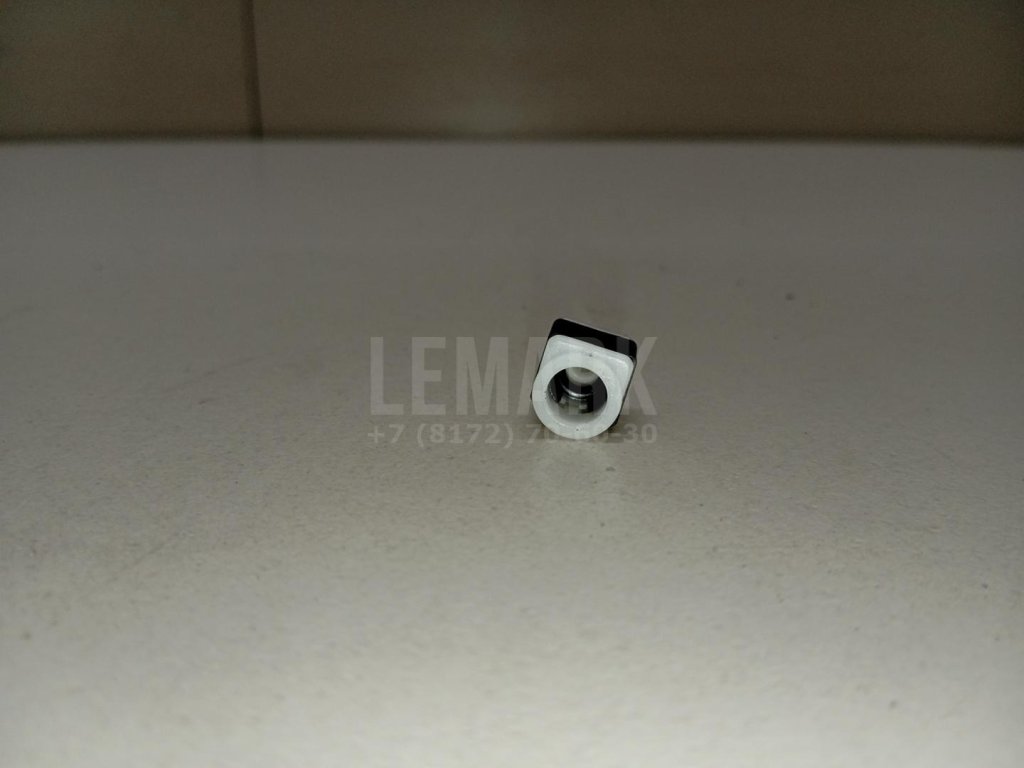 Штуцер трубки омывателя