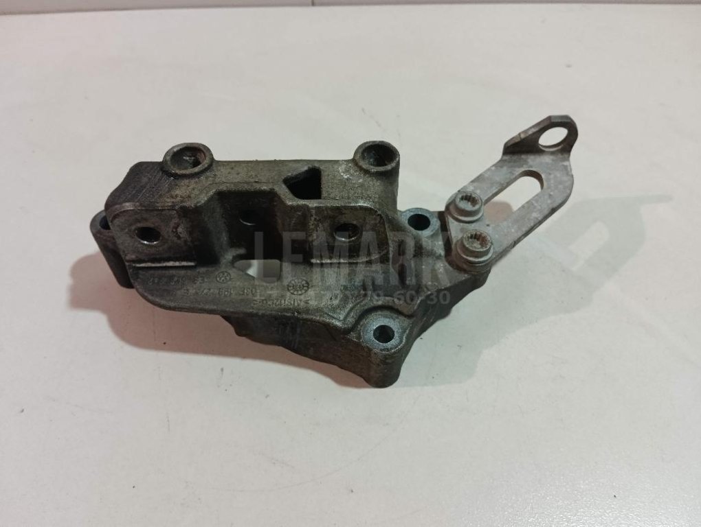 Кронштейн двигателя правый для  Audi A4 [B8] Allroad 2009-2015