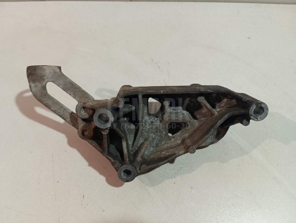 Кронштейн двигателя правый для  Audi A4 [B8] Allroad 2009-2015