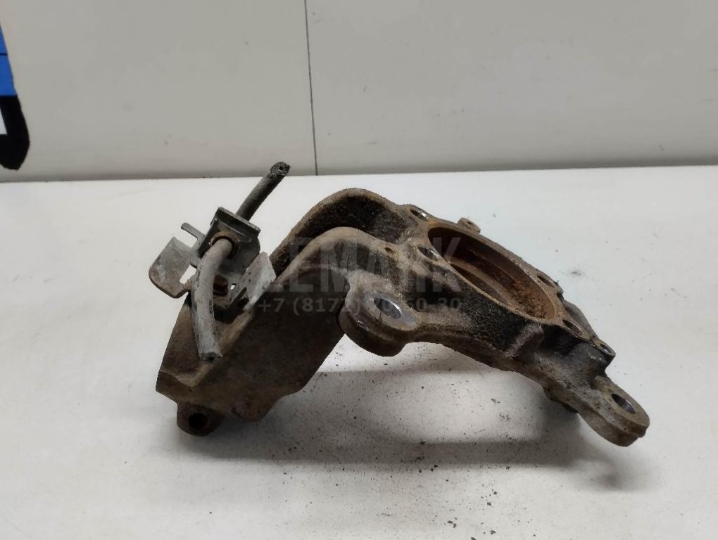 Кулак поворотный передний левый