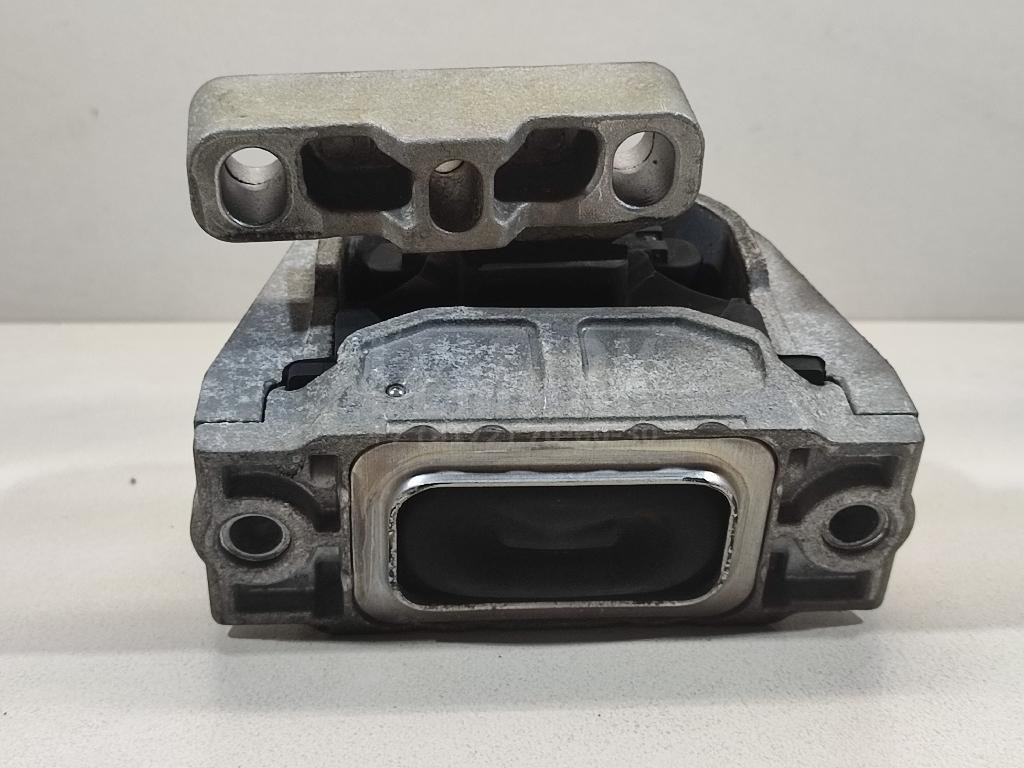 Опора двигателя правая