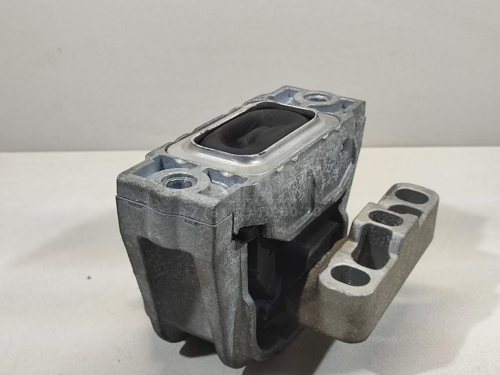 Опора двигателя правая