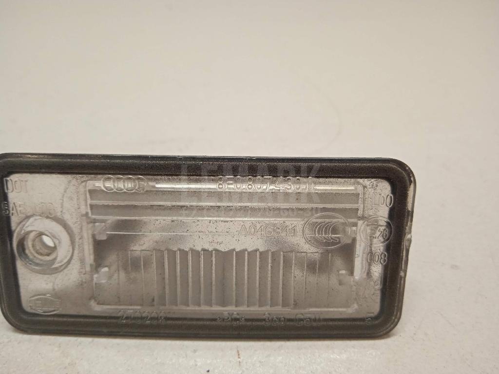 Фонарь подсветки номера