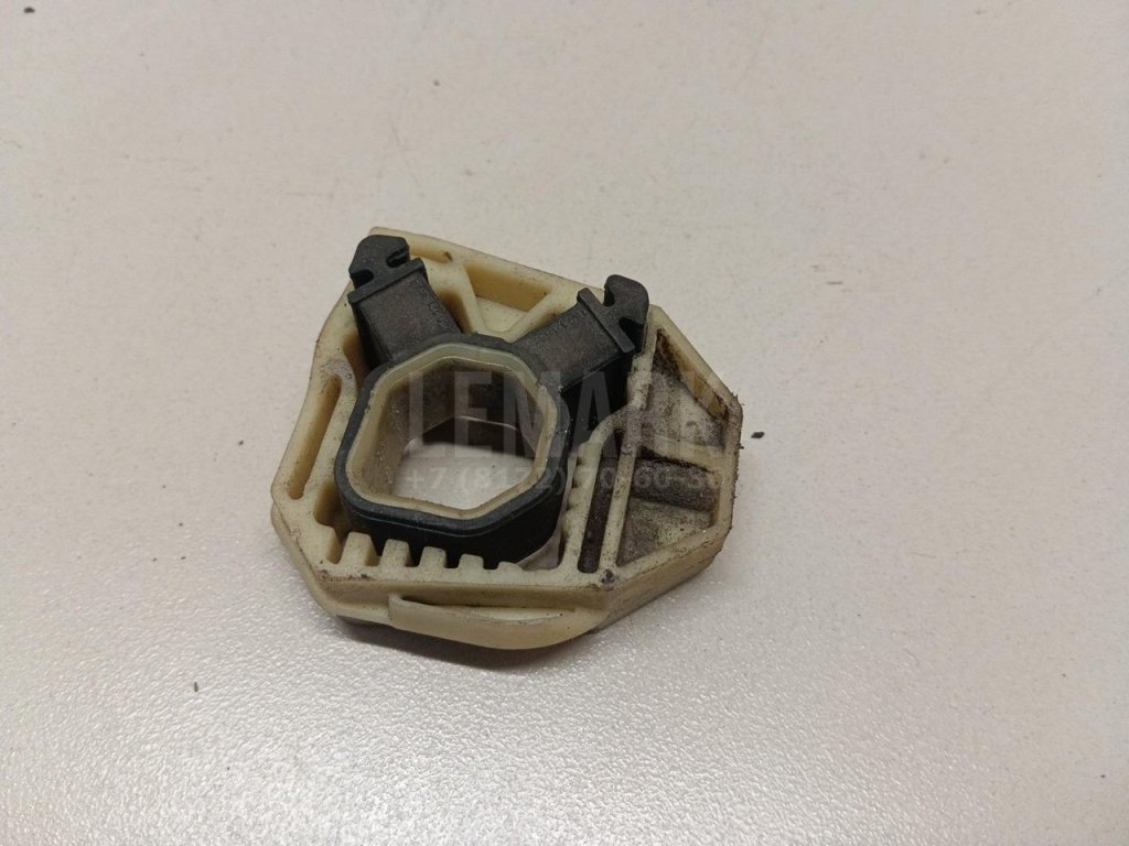 Кронштейн радиатора для  Audi A4 [B9] 2015