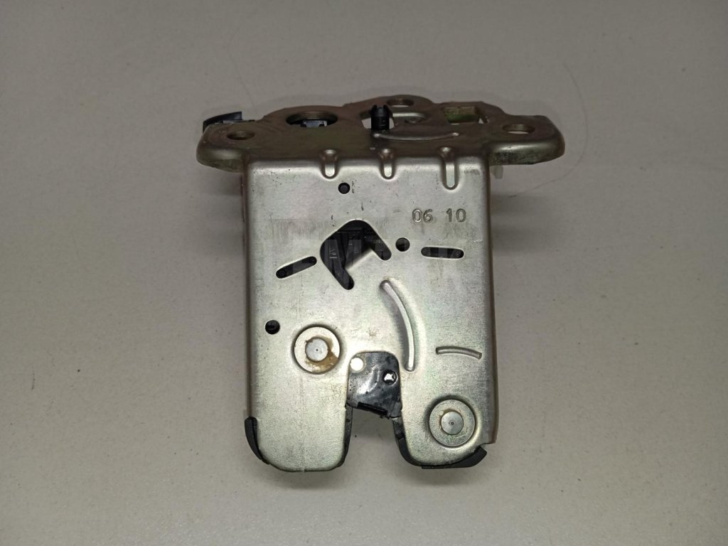 Замок багажника