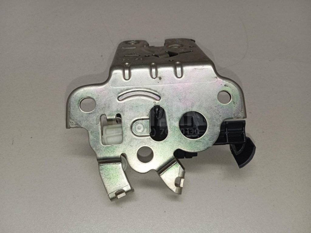 Замок багажника