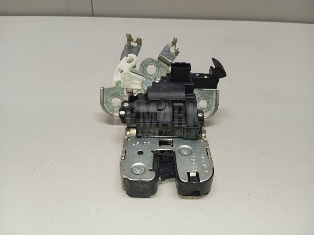 Замок багажника