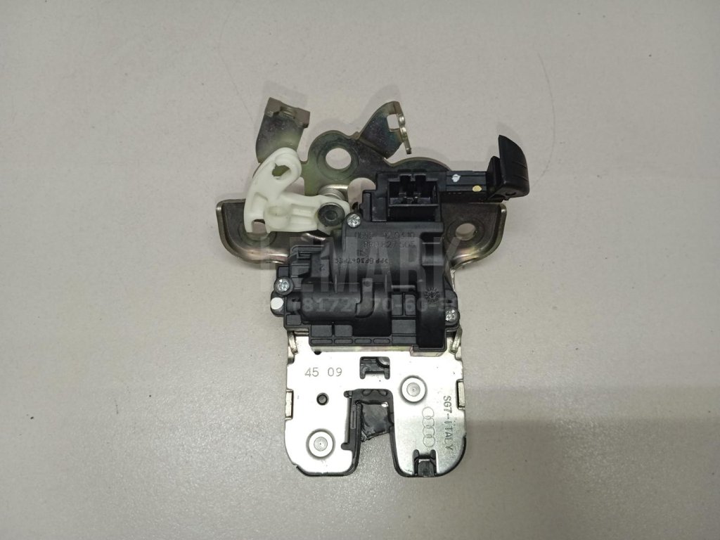 Замок багажника