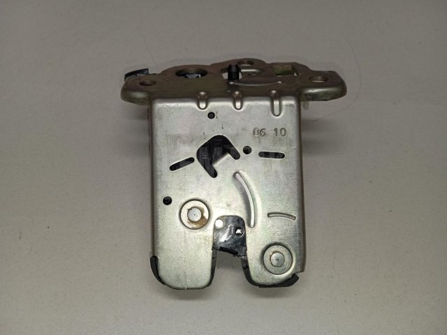 Замок багажника