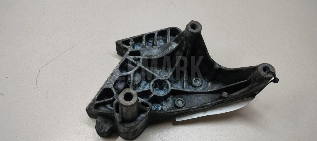 Кронштейн двигателя правый