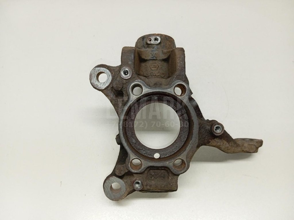 Кулак поворотный передний левый