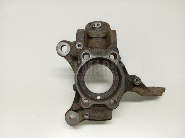 Кулак поворотный передний левый