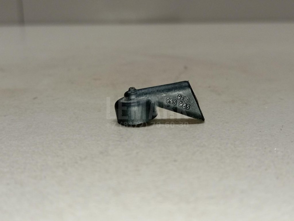 Форсунка омывателя зад стекла