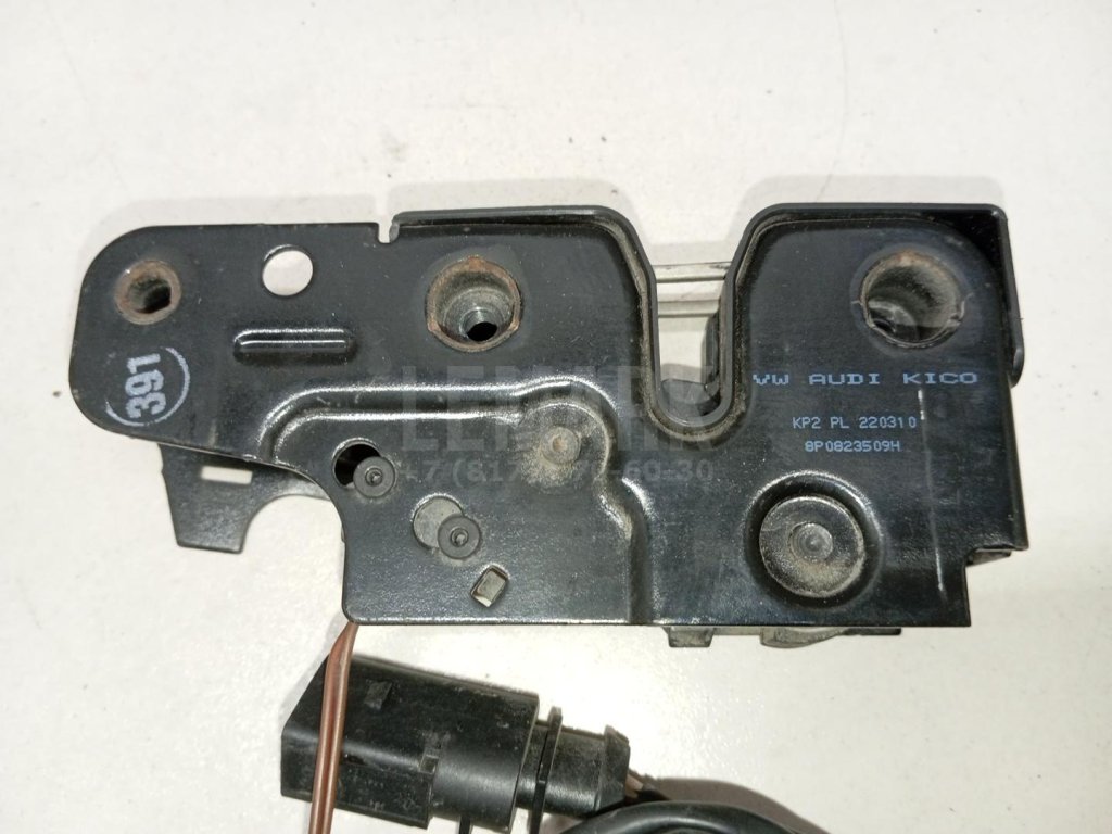 Замок капота