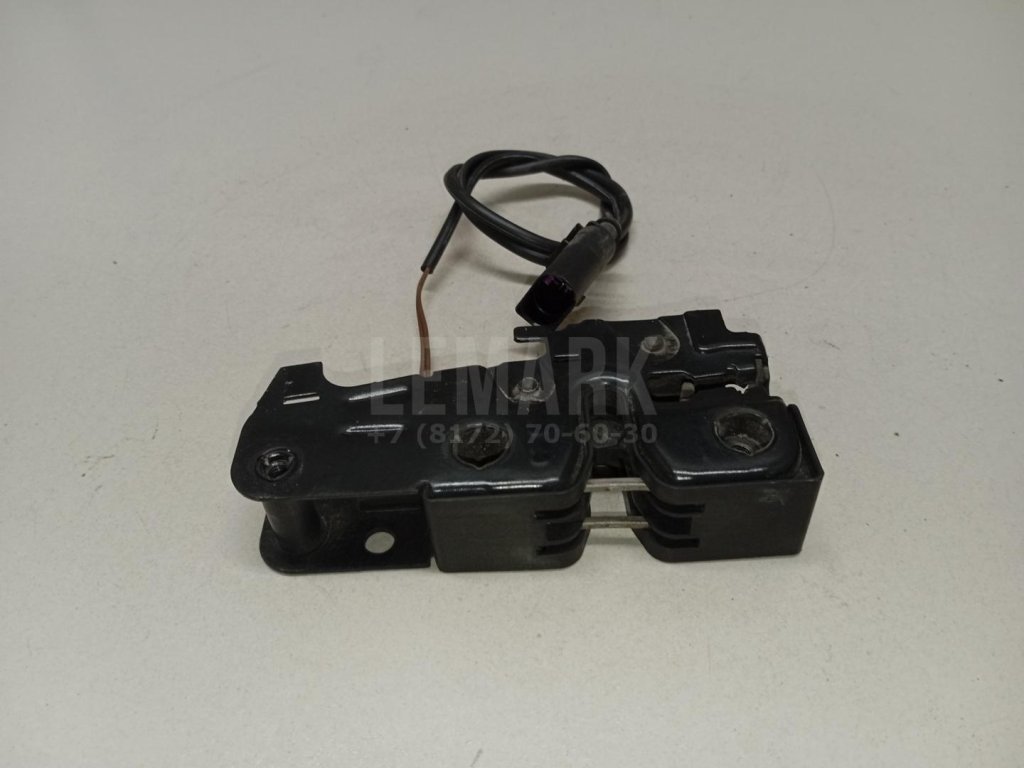 Замок капота