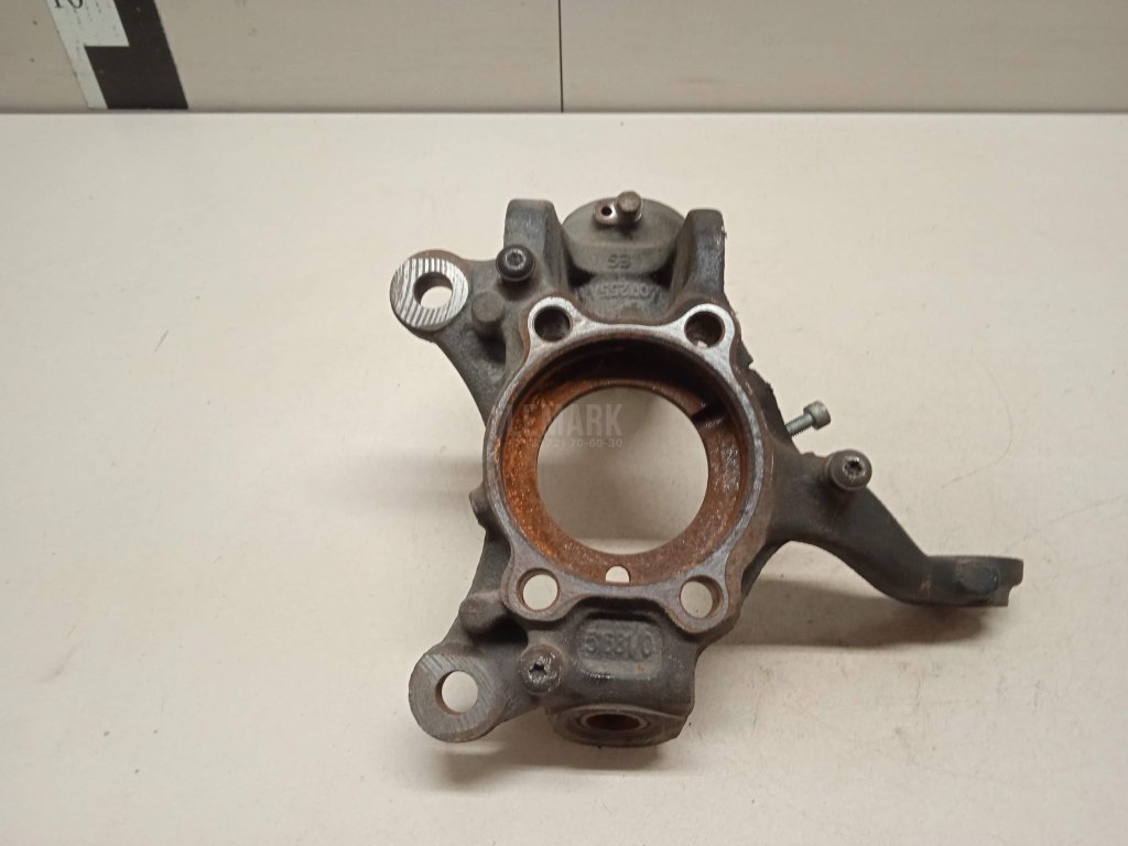 Кулак поворотный передний левый