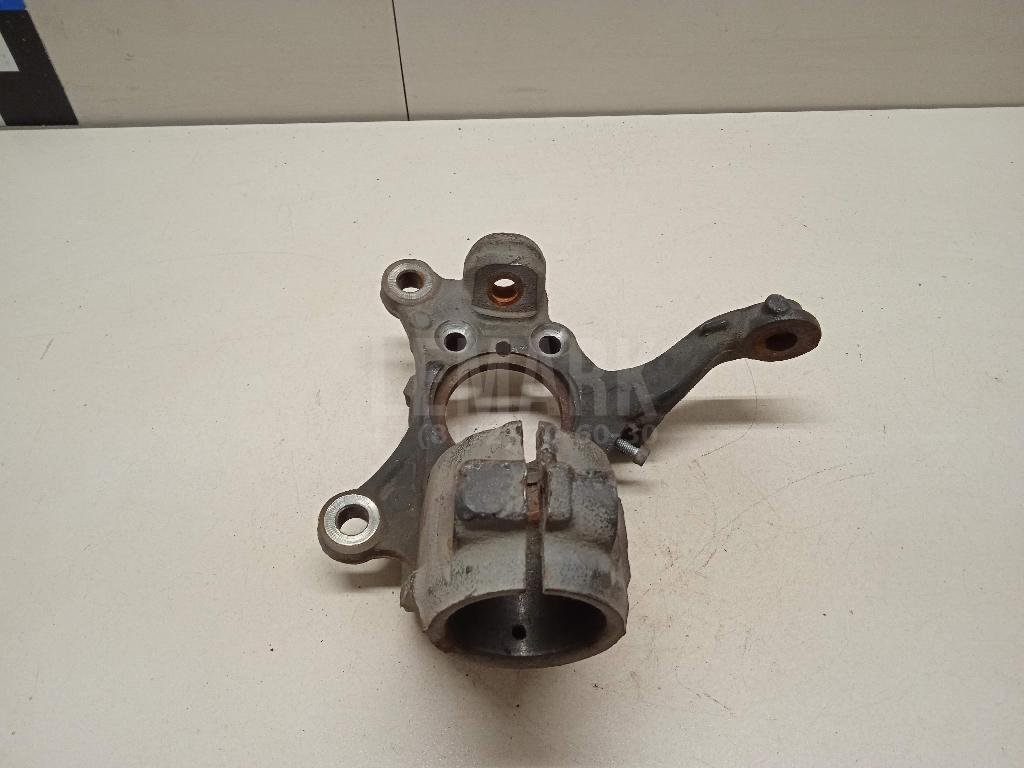 Кулак поворотный передний левый