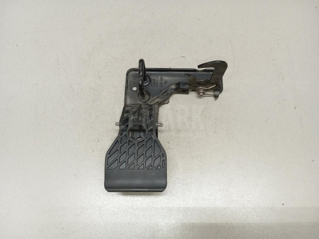 Крючок капота