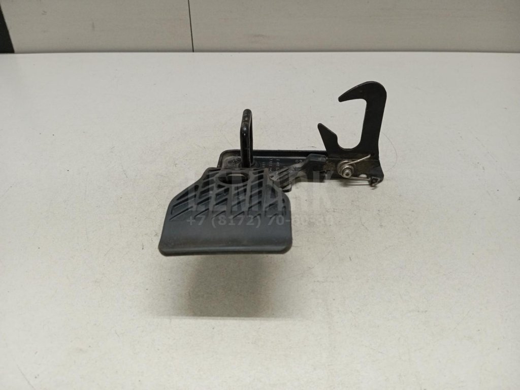 Крючок капота