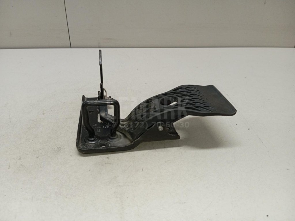 Крючок капота