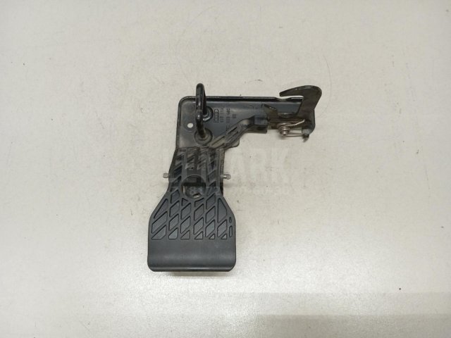 Крючок капота