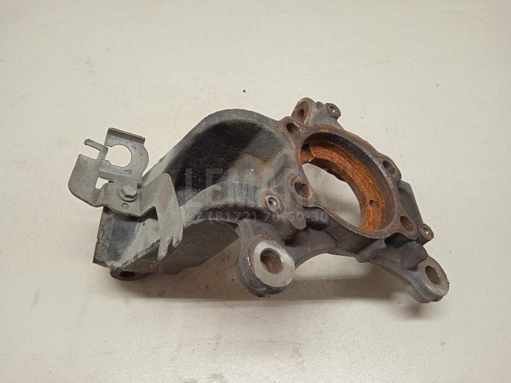 Кулак поворотный передний левый