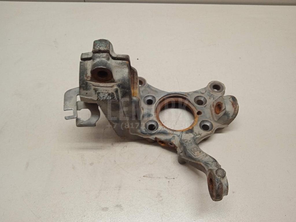 Кулак поворотный передний левый