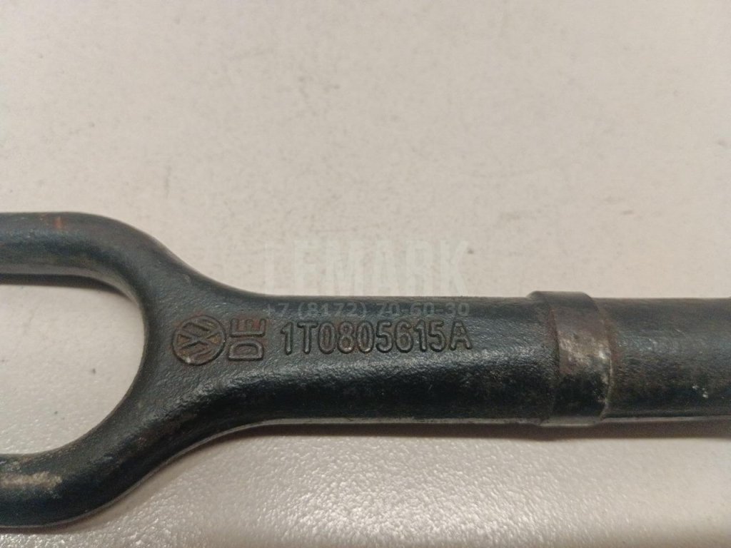 Крюк буксировочный