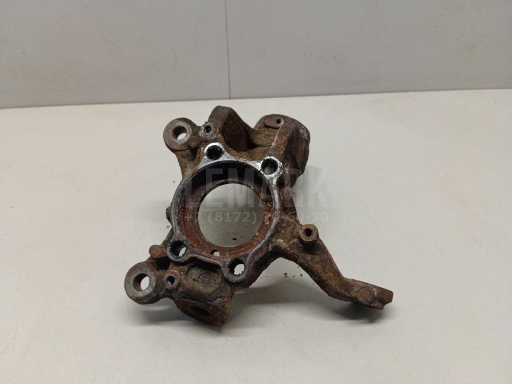 Кулак поворотный передний левый