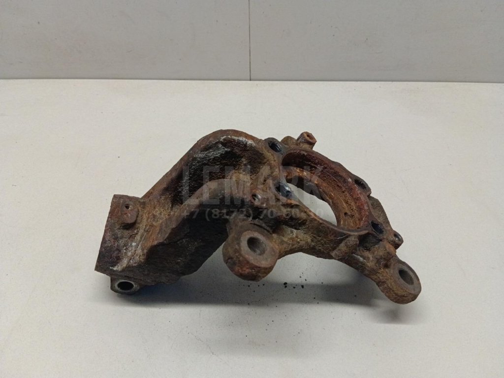 Кулак поворотный передний левый