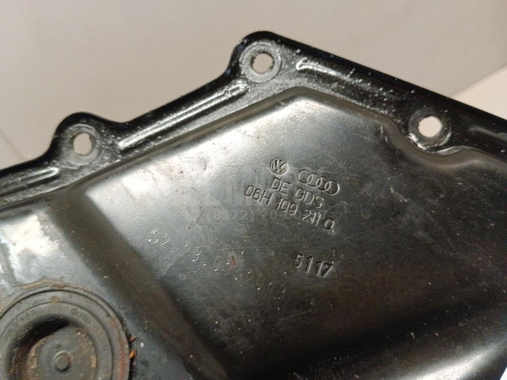 Крышка двигателя передняя