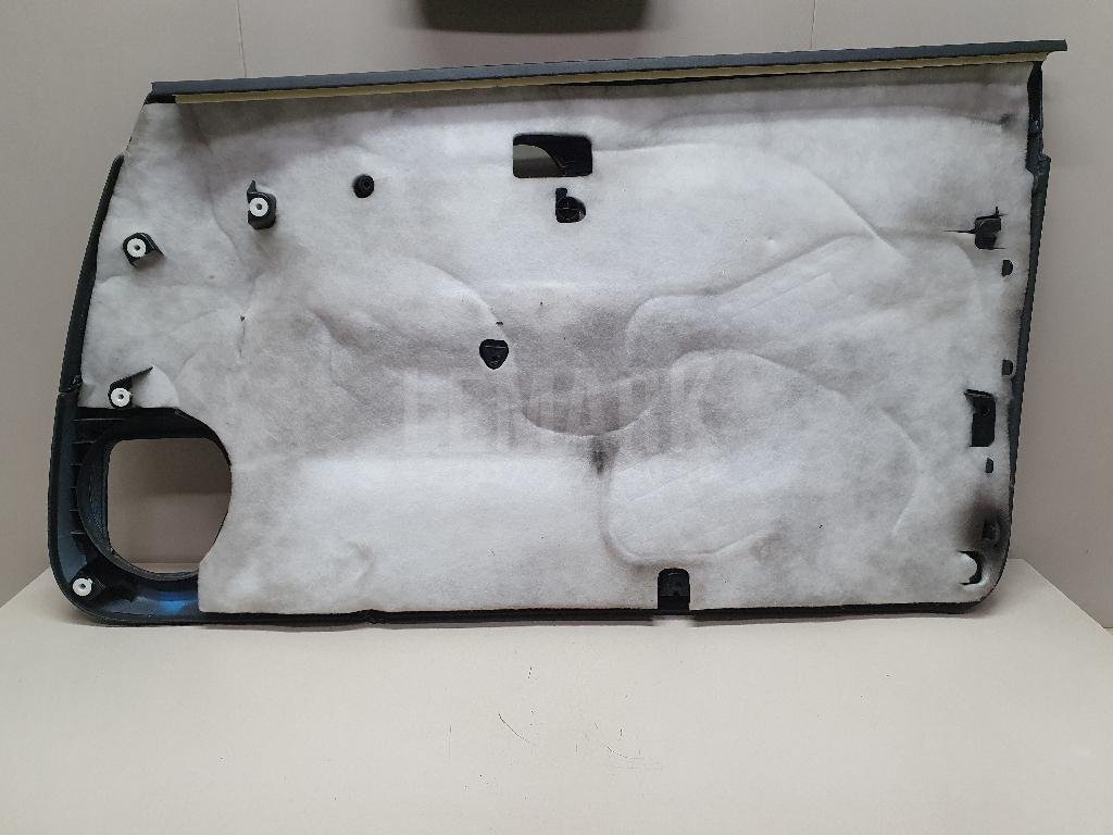 Обшивка двери передней левой