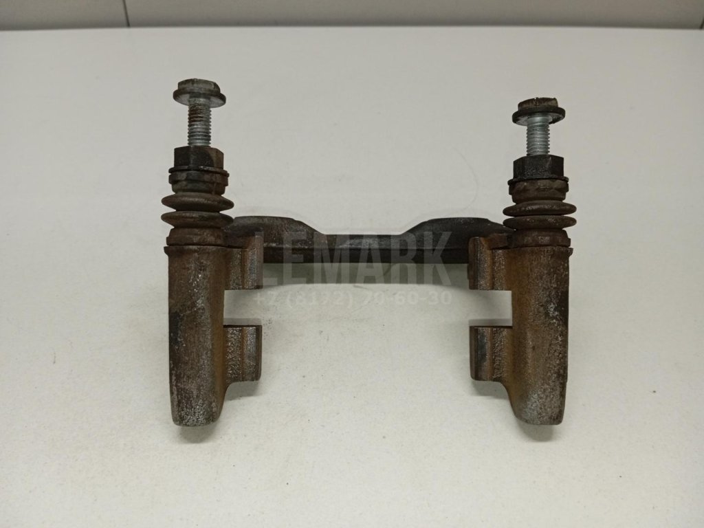 Скоба суппорта заднего