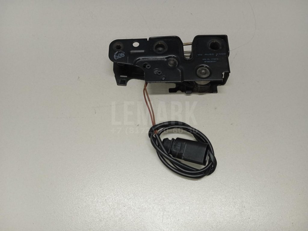 Замок капота