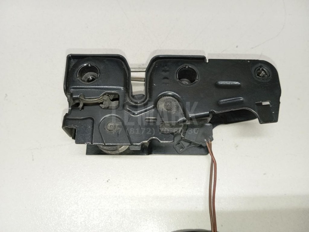 Замок капота