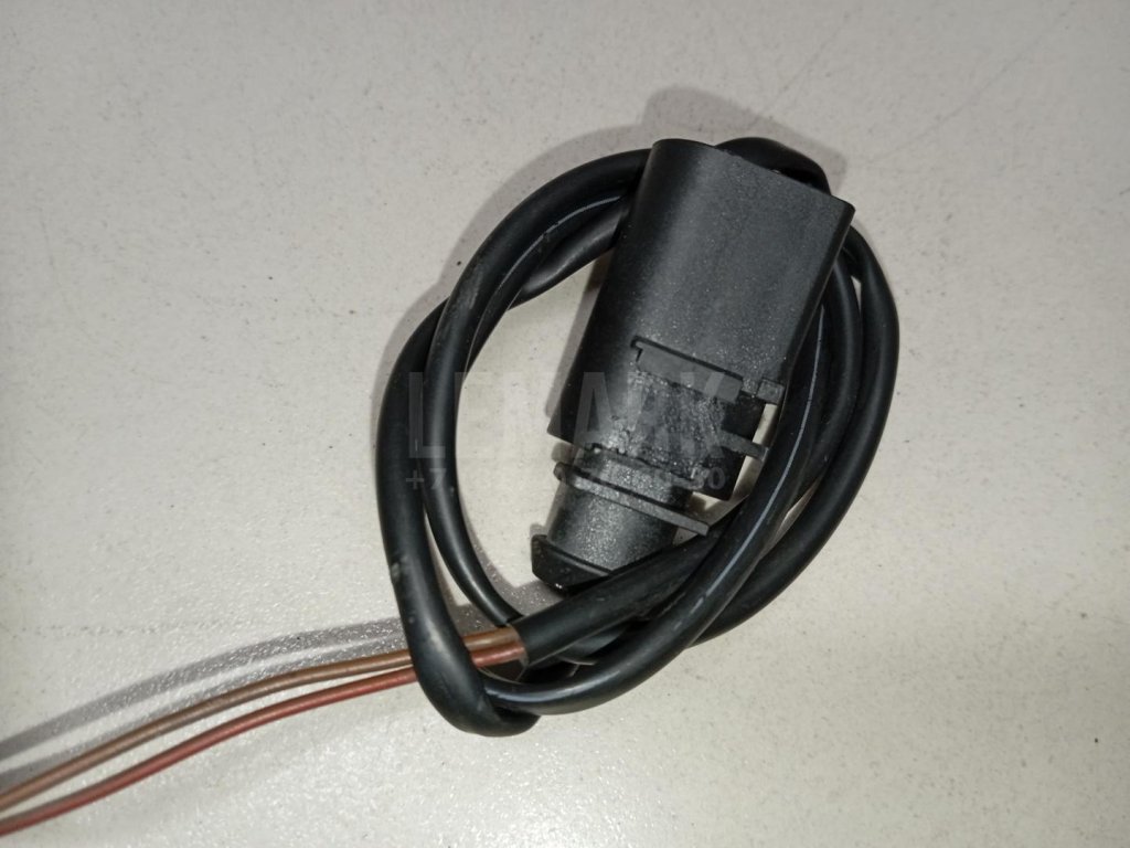 Замок капота