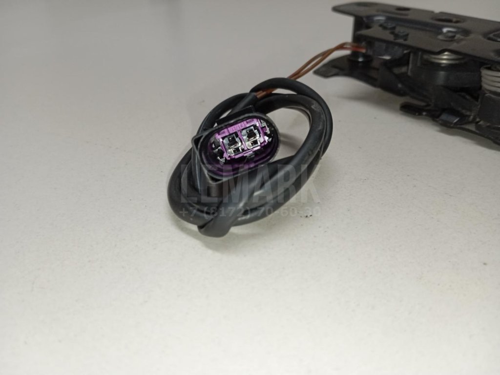 Замок капота