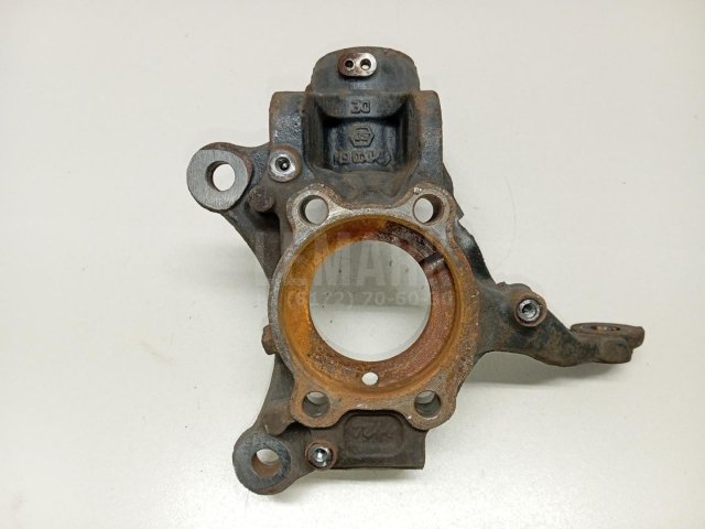 Кулак поворотный передний левый