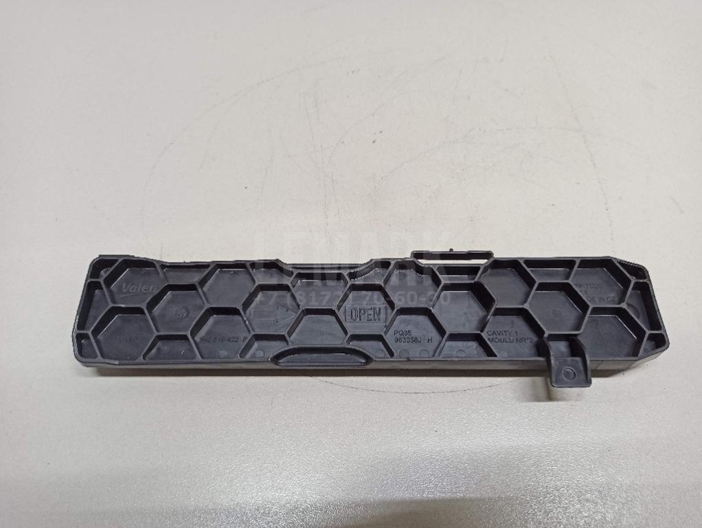 Крышка салонного фильтра